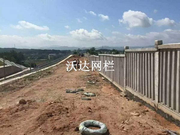 贛鐵路客專(zhuān)刺絲滾籠項(xiàng)目工程圖片3